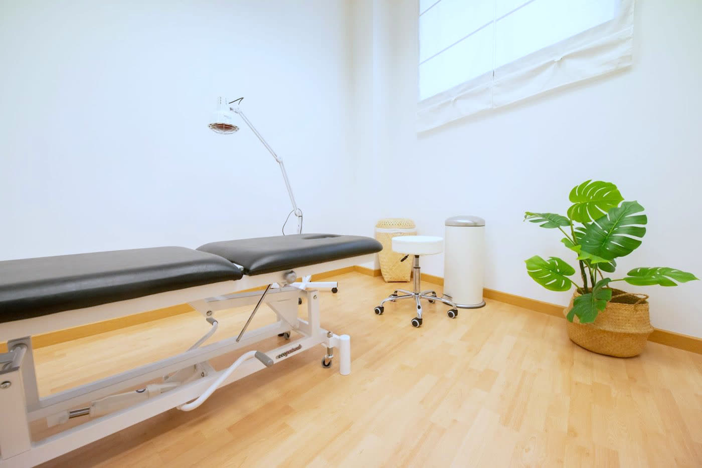 Box de tratamiento con luz natural — Bsalud Betanzos